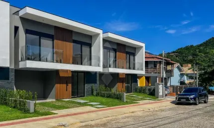 Casa em condomínio fechado com 3 quartos à venda na Sebastião Messias de Souza, 1, Centro, Garopaba por R$ 1.490.000