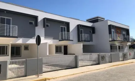 Casa em condomínio fechado com 2 quartos à venda na do Travessão, 59, Ambrósio, Garopaba por R$ 630.000