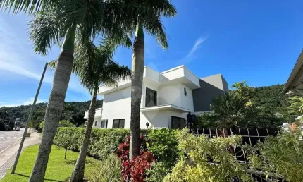 Casa em condomínio fechado com 4 quartos à venda na Avenida Luiz Boiteux Piazza, 4500, Cachoeira do Bom Jesus, Florianópolis por R$ 2.400.000