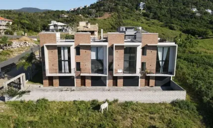 Casa em condomínio fechado com 2 quartos à venda na Nereu Ramos, 1259, Ferraz, Garopaba por R$ 1.300.000
