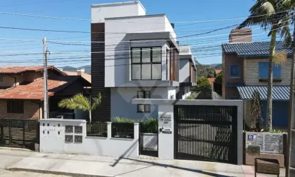 Casa em condomínio fechado com 3 quartos à venda na Doutor Elmo Kinsenski, 825, Centro, Garopaba por R$ 1.650.000