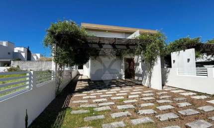 Casa em condomínio fechado com 3 quartos à venda na Coral, 8, Areais da Palhocinha, Garopaba por R$ 990.000