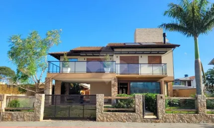 Casa em condomínio fechado com 3 quartos à venda na Diamante, 125, Areais da Palhocinha, Garopaba por R$ 1.800.000