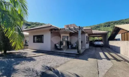 Casa em condomínio fechado com 3 quartos à venda na Geral Da Ressacada, 1000, Ressacada, Garopaba por R$ 689.000
