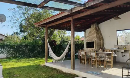 Casa em condomínio fechado com 3 quartos para alugar na do camarão, 66, ibiraquera, imbituba por r$ 3.500