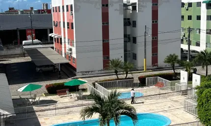 Amplo e super bem localizado apartamento na Maria Lacerda!!!
