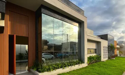 Linda casa térrea,  nova e moderna no central park 2.  500 metros de terreno e 300 de área construída.