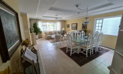 Casa Exclusiva em Condomínio Fechado em Vargem Pequena!