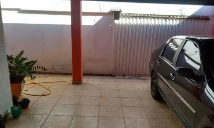 Casa com 3 quartos à venda no Jardim Patrícia, Uberlândia 