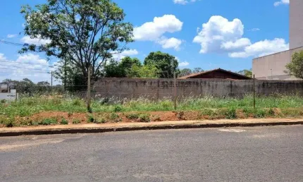 Terreno à venda no Conjunto Segismundo Pereira, Uberlândia 