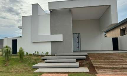 Casa em condomínio fechado com 4 quartos à venda na Avenida Floriano Peixoto, 642, Granja Marileusa, Uberlândia