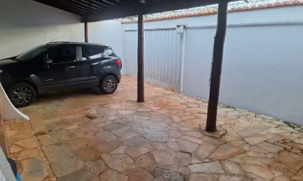 Casa com 3 quartos à venda no Santa Mônica, Uberlândia 