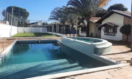 VENDE-SE BELÍSSIMA CASA NO CONDOMÍNIO RESIDENCIAL HARAS SÃO LUÍS – SALTO/SP.
