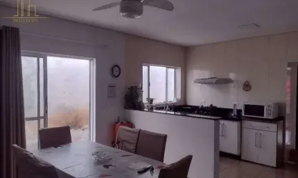 Casa à Venda em Excelente Localização - Oportunidade com Potencial de Ampliação!