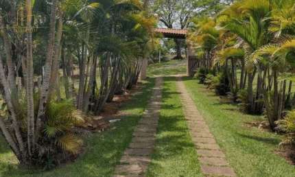 Chácara / sítio à venda no Jardim Egídio Labronici com 5 quartos!