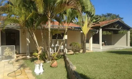 Chácara à venda no Condomínio Fechado Village Haras São Luiz com 3 quartos!