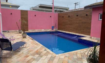 Excelente sobrado com 05 dormitórios, sendo 03 suítes, piscina, cozinha