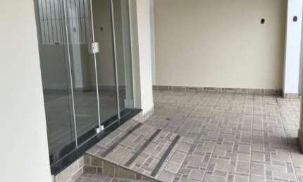 Casa comercial  em excelente localização no Centro de Caraguá