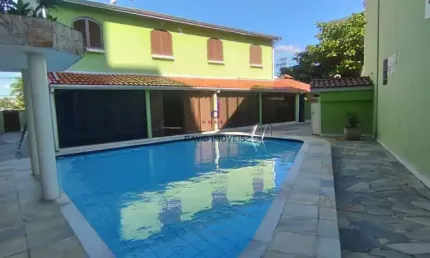 Sobrado em Condomínio com Piscina em Caraguatatuba, Próximo à Praia
