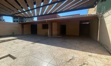 Casa à Venda com 3 quartos, sendo 1 suíte - Porto Novo - Caraguatatuba-SP