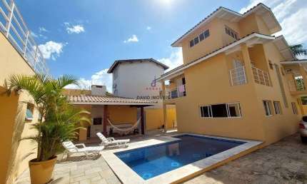 Sobrado Triplex -  04 dorm. sendo 02 suites - Centro - Caraguatatuba/SP