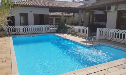 Casa com Piscina- 593m² de terreno - Indaiá - Caraguatatuba/SP