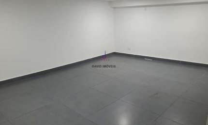 Salão Comercial, com 100 metros, mezanino, 02 banheiros Centro.