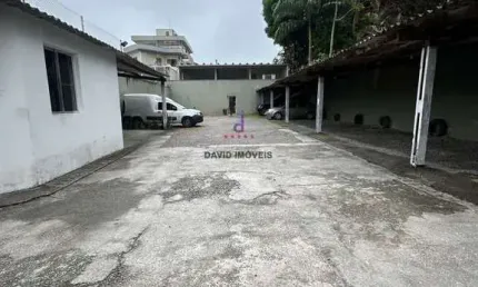 Área para locação no Centro com 625m² total e 150m² construídos