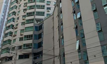 Linda Kitnet - Condomínio Internacional Residence - Pioneiros em BC na Frente da Roda Gigante.