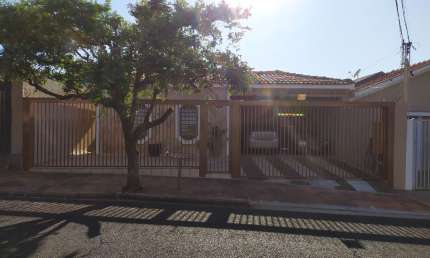 Casa residencial no Jardim Bordon, excelente localização, próximo ao Supermercado Porecatu, a Avenida Nossa Sr.a da Paz, perto do Estádio do América.