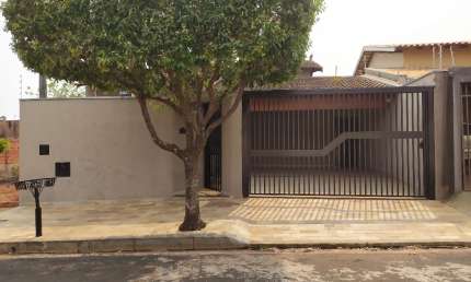 Linda casa residencial rica em armários, ótima localização, ao lado do Condonínio Amazônas, a 200 metros da Av. Danilo Galeazzi, fácil acesso a BR 153.