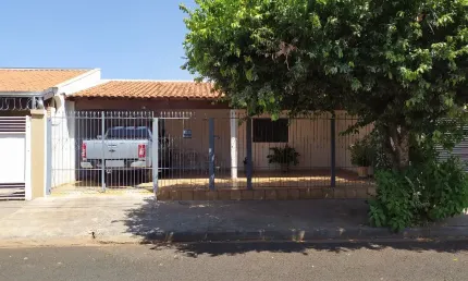 Excelente casa residencial na Zona Leste de Rio Preto, ótima localização, próximo a Avenida principal, a 1 km do Muffato e do Porecatu.