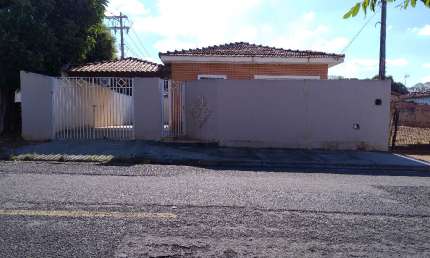 Casa residencial no Jardim Conceição, bairro bem localizado, ao da Avenida Philadelpho, próximo ao Max Atacadista, fácil acesso, a 5 minutos do Centro.