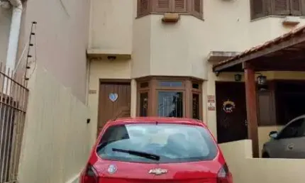 Casa com 3 quartos à venda na Zilah Totta, 538, Rubem Berta, Porto Alegre por R$ 393.000