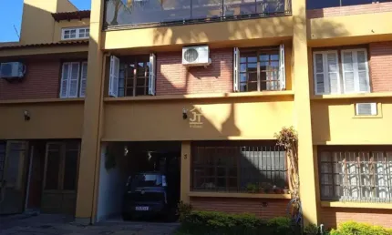 Casa em condomínio fechado com 3 quartos à venda na Rua General Gomes Carneiro, 80, Medianeira, Porto Alegre por R$ 630.000