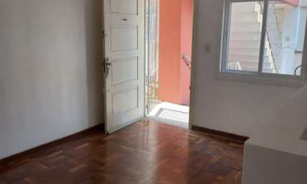 Apartamento com 2 quartos para alugar na Beco Plínio Brasil Milano, 2213, Passo da Areia, Porto Alegre por R$ 1.200