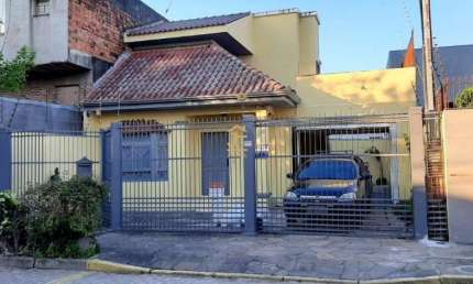 Casa com 3 quartos à venda na Gastão Rhodes, 368, Santana, Porto Alegre por R$ 750.000