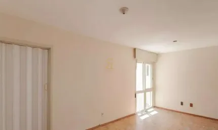Apartamento com 2 quartos à venda na Rua Itapeva, 97, Passo da Areia, Porto Alegre por R$ 250.000