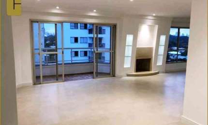 Apartamento à venda com 4 Quartos, 3 Suites, 3 Vagas, 195M² em rua sem saída