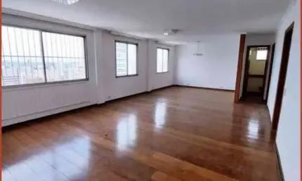 Apartamento de 200m² no 24º andar com vista livre, quatro dormitórios e duas vagas, próximo às aven
