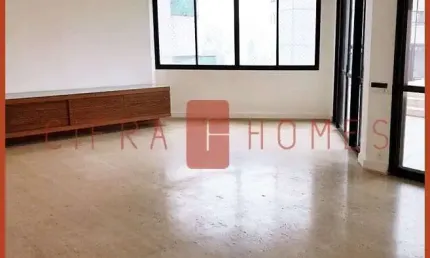 Cobertura luxuosa de 500 m², à venda, com 4 suítes, 4 salas, 6 vagas de garagem, em condomínio fech