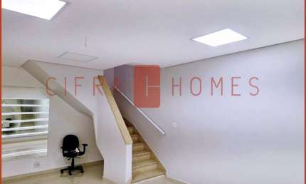 Sobrado excelente à venda, com 165 m², 3 dormitórios (sendo 1 suíte), 4 vagas de garagem, em ótima