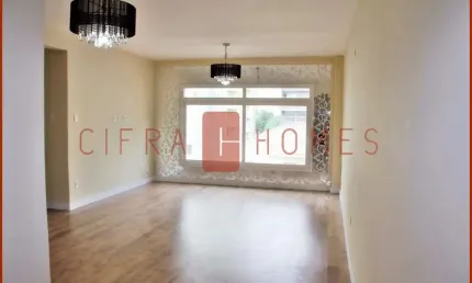 Apartamento à venda, recém-reformado, com 140 m², 3 dormitórios (sendo 1 suíte), 1 vaga de garagem