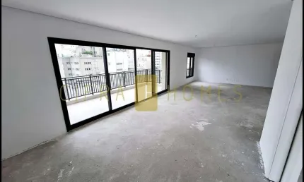 Apartamento à venda de alto padrão, novinho, com 225 m², 1 apto. por andar, varanda gourmet, 3 suít