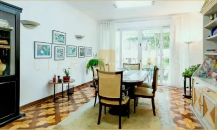 Casa Espaçosa prox. ao Pq. Ibirapuera, 3 Dormitórios, Escritório com Terraço e 4 Vagas