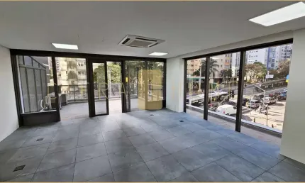 Conjunto Comercial Moderno com Terraço Amplo, Forro Acústico e 1 Vaga em Localização Nobre