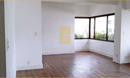 Amplo Apartamento com 3 Suítes, 3 Vagas e Excelente Localização em Área Arborizada.