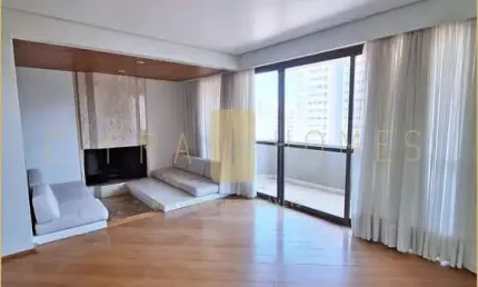 Amplo apartamento à venda, com 3 quartos, sacada com vista, lareira e 2 vagas na garagem em região