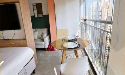 Studio mobiliado à venda, com sacada integrada, ar-condicionado e lazer completo.