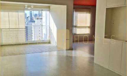 Duplex sofisticado para locação com 2 suítes, escritório e lazer completo no coração dos Jardins